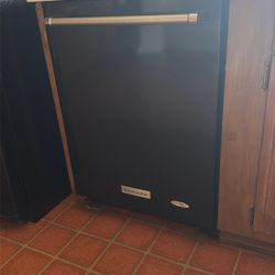Black Kitchen Aid Dishwasher 