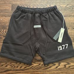 ESSENTIAL SHORTS