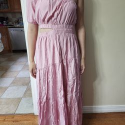 Pink maxi dress with one shoulder and ruffled skirt #maxidress