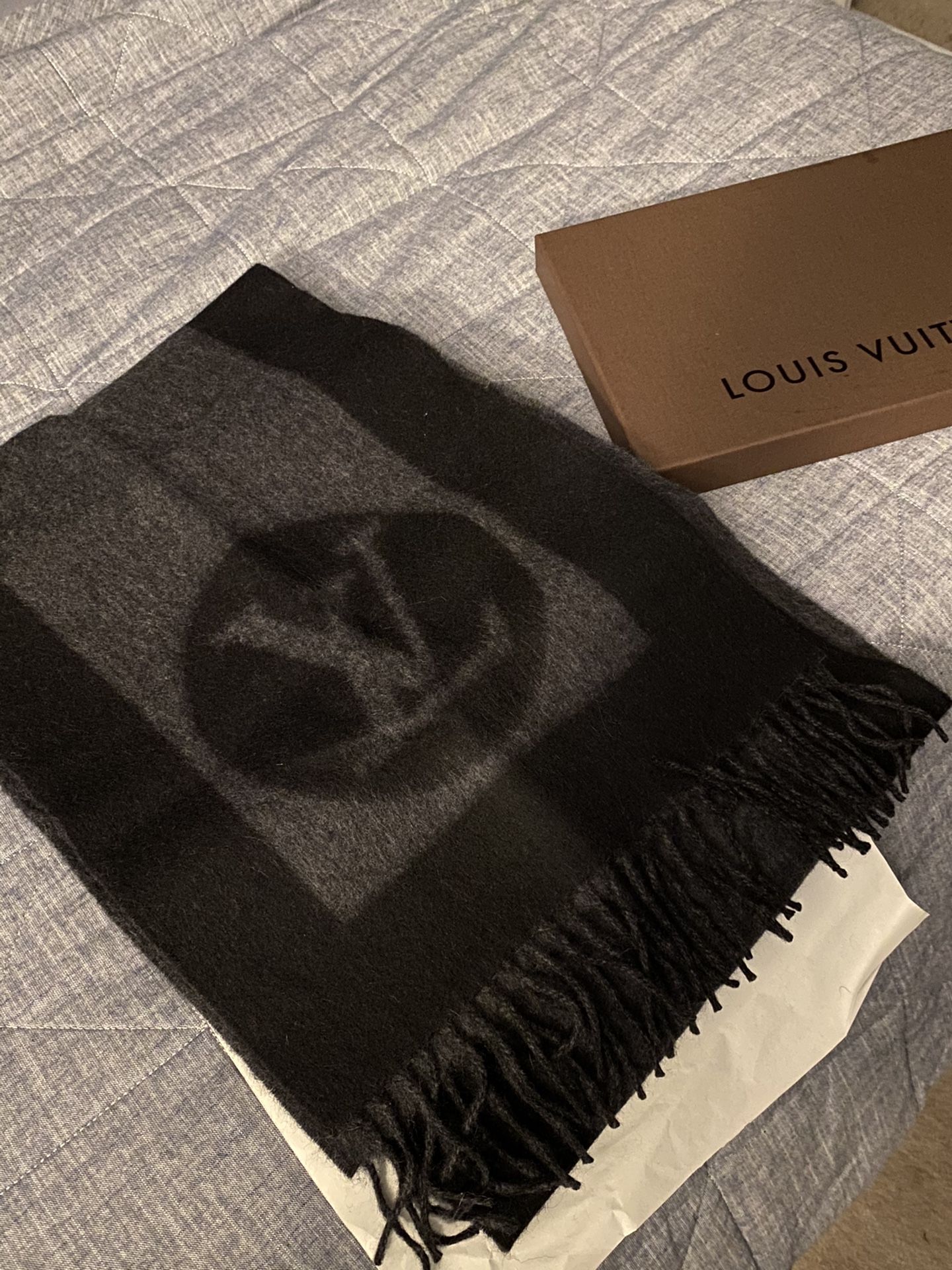 Louis Vuitton men’s scarf