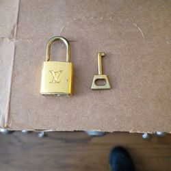 Luis Vuitton Lock And Key