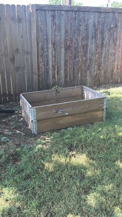 Wood flowerbed