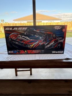 NIB Traxxas Slash 2wd BL-2
