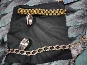 Men set