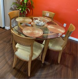 Beatiful Dining Table With Chairs 