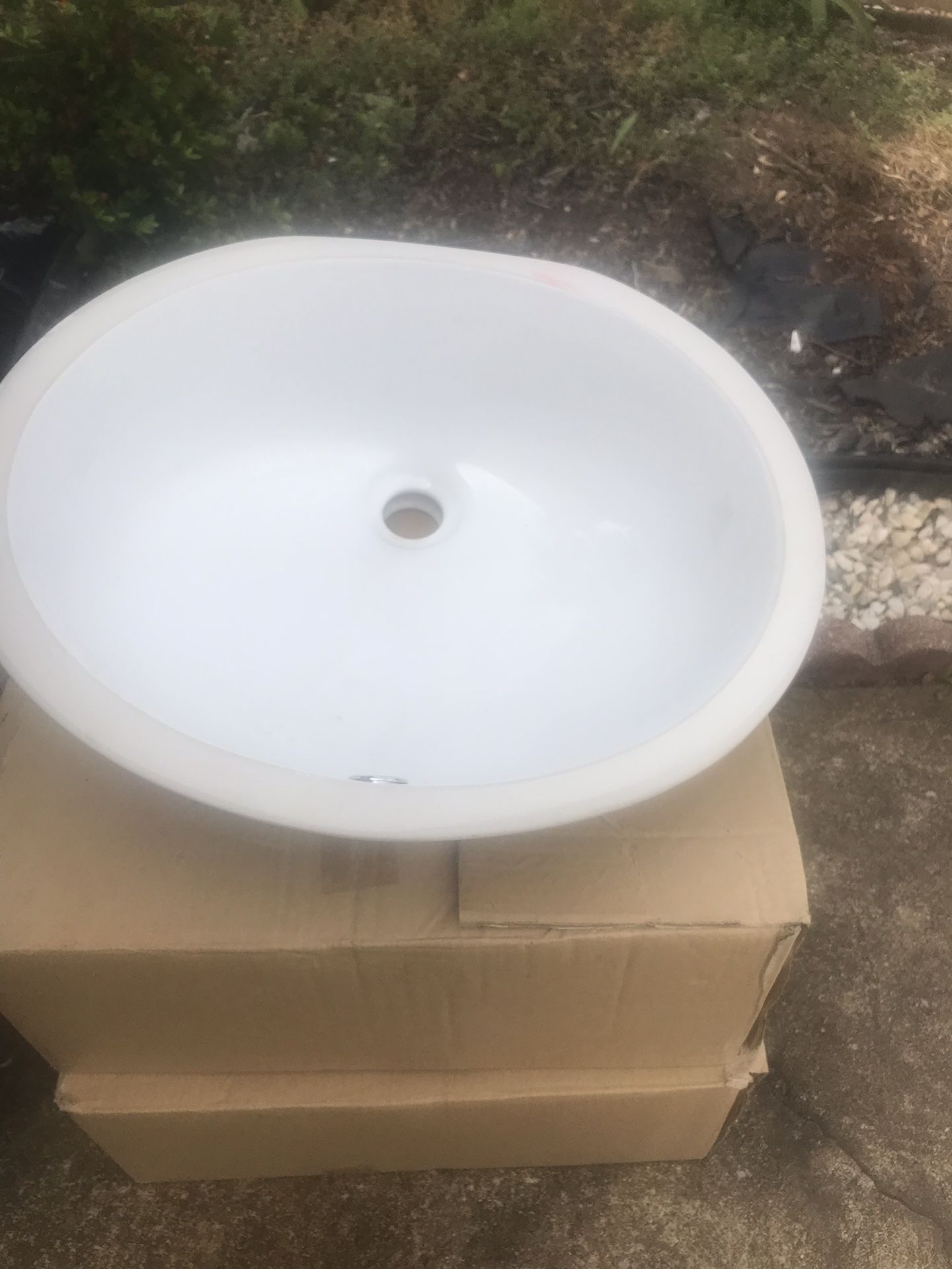 Ceramic bathroom sink