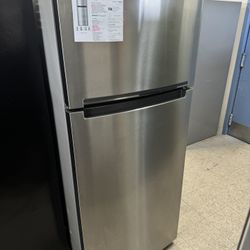 Whirlpool 28” Top Freezer Refrigerator 