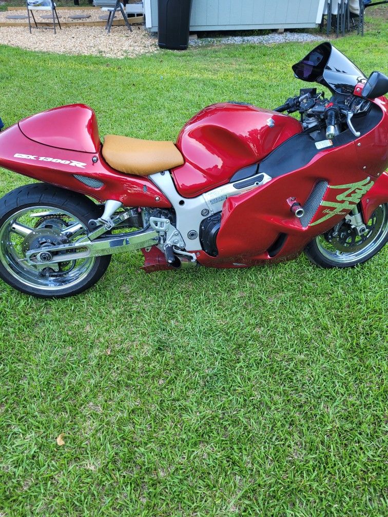 Unrestricted Suzuki Hayabusa 1300