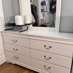 USED WHITE DRESSER W/ MIRROR