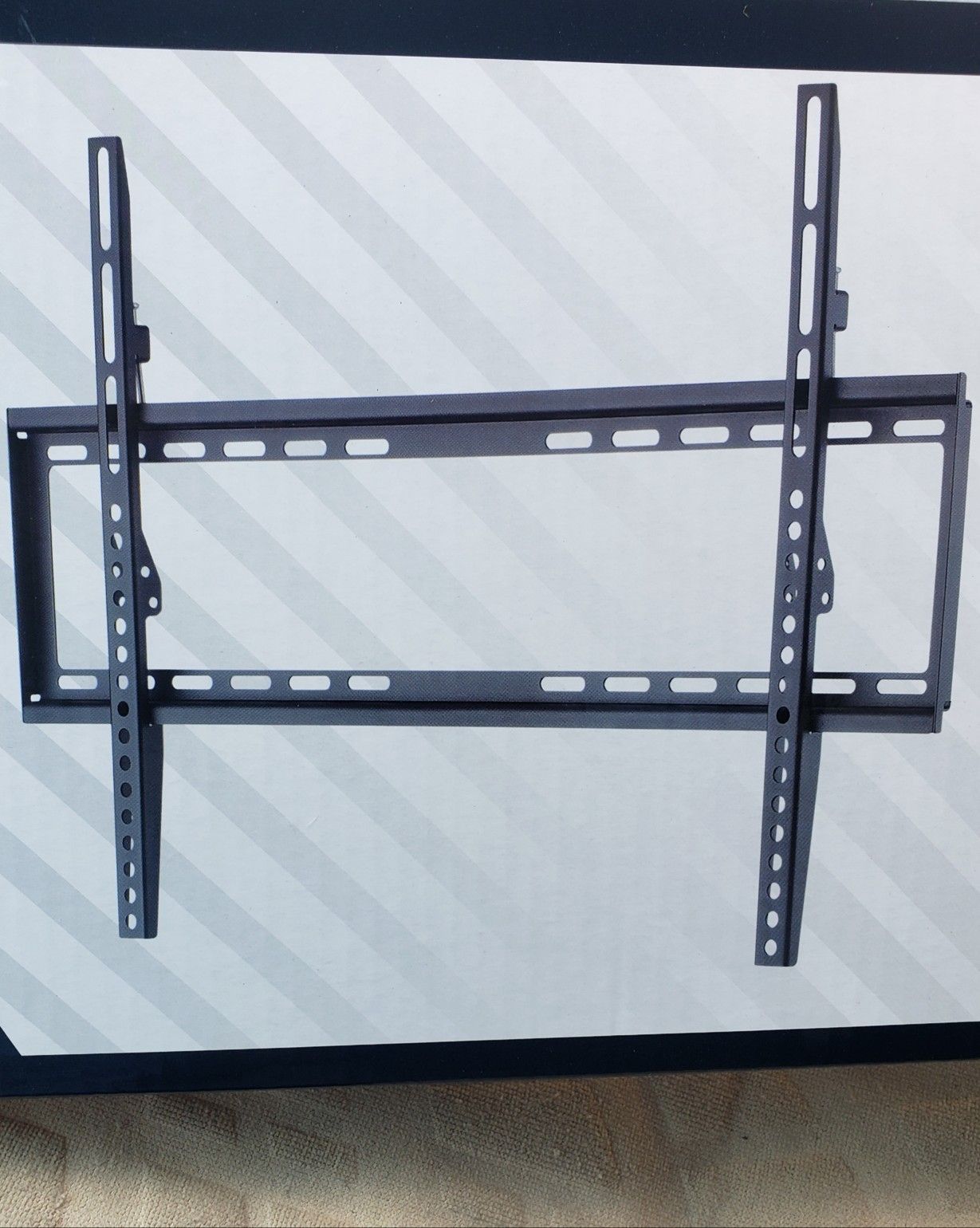 Tilt tv wall mount 24 to 70 inch... new in box