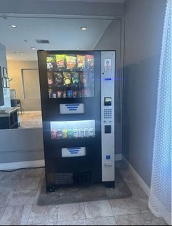 Seaga Combo Vending Machine With Credit Card Reader