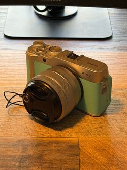 Mirrorless Fujifilm X-A7 with 15-45mm