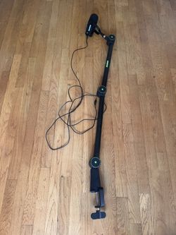 Shure Podcast Microphone With Arm Model MV7