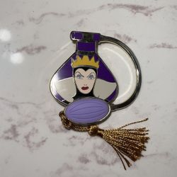 Evil queen Disney pin