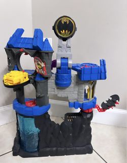 DC Super Friends- Batman Manor Batcave
