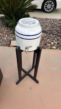 Water crock and stand