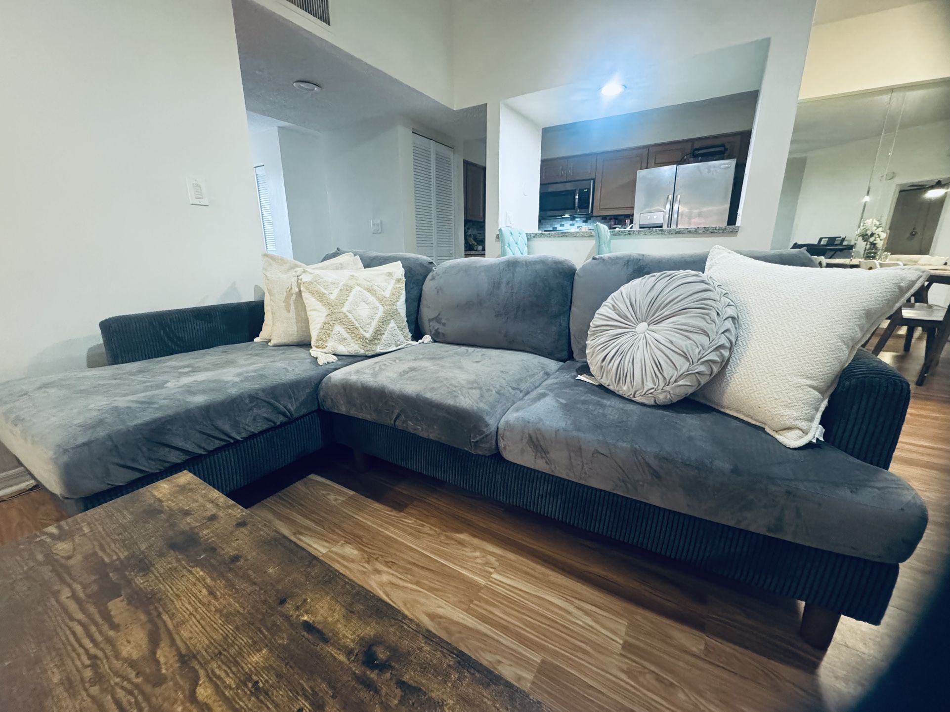 BLACK FRIDAY DEAL  Stylish Sofa in Great Condition — Ready to Go!