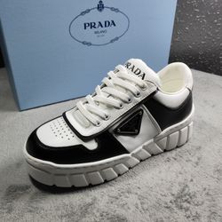 A fashionable and versatile men's shoes