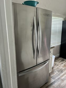 Ge High End Stainless Fridge - Just Needs A Part Come Get ASAP ! 