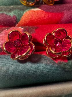 Pair of vintage crystal flower stud earrings red & turquoise