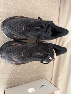 Womans Hoka clifton 9 size 11b like new