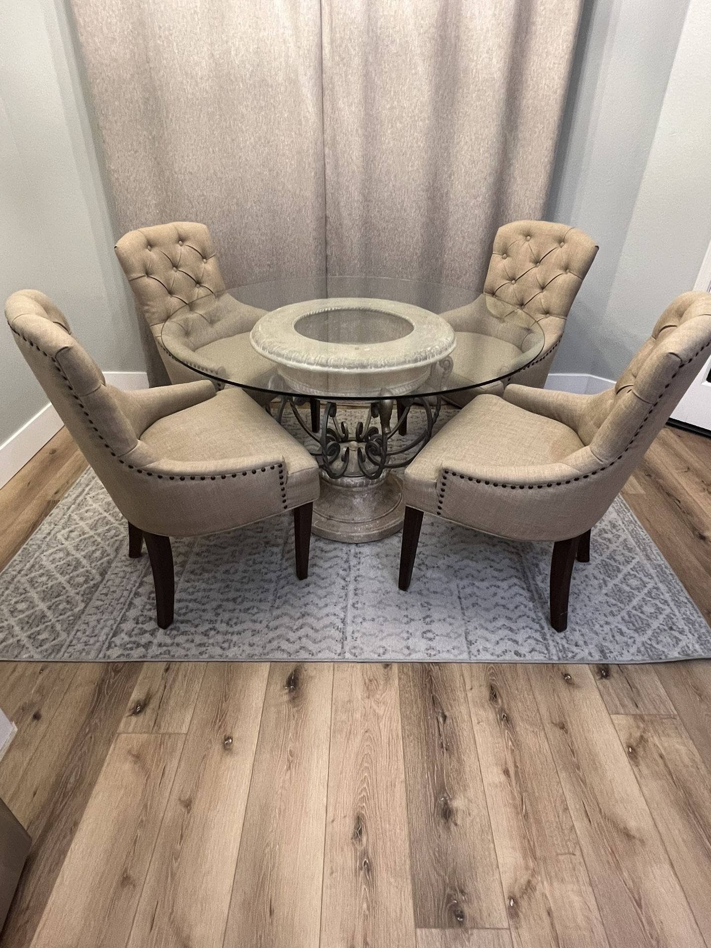 Dinning Table And Chairs
