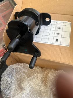 2008 Nissan Armada transmission mount