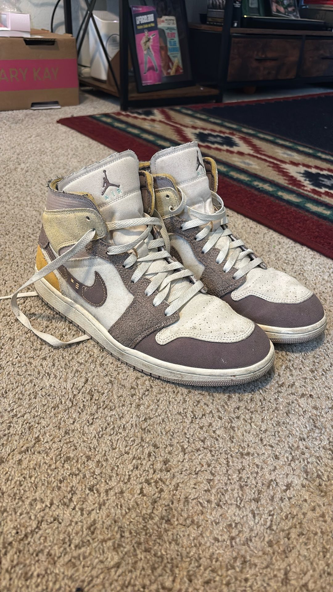 Jordan 1s Mid SE Craft