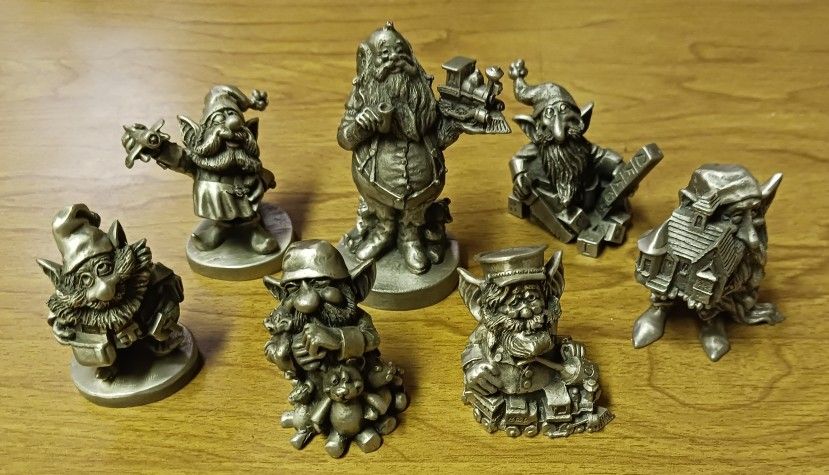 Christmas Pewter Set: Santa With Elves, Hudson