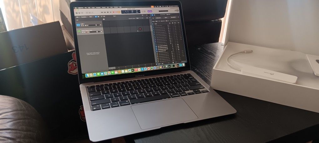 13inch Macbook Air M1 8GB 256GB