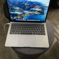 Macbook Air 13 Inch   Gray  1.6ghz 16GB 256GB 