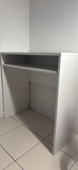 Mesa blanca escritorio