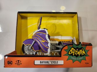 MCFARLANE. DC COMICS. BATMAN 1960'S CLASSIC TV SERIES. BATGIRL CYCLE.