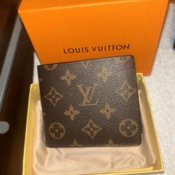(New in Box, With Receipt) Louis Vuitton Bifold Wallet Monogram 