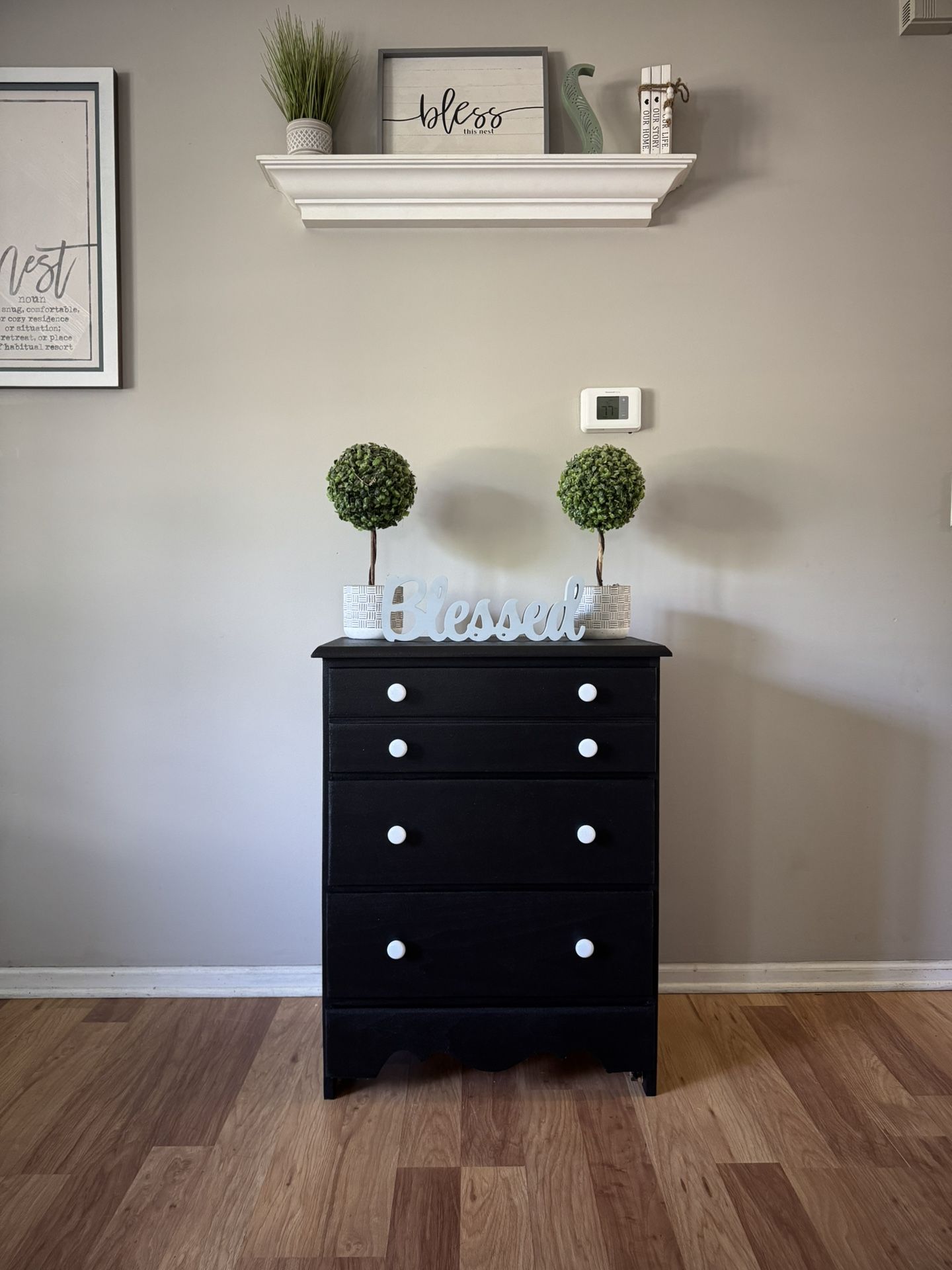 ✨🖤Beautiful Solid Chest Of Drawers🖤✨