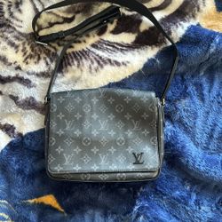 Louis Vuitton Crossbody Bag 