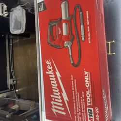 Milwaukee Cordless Grease Gun 