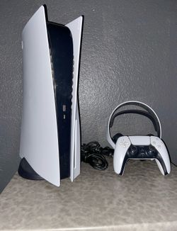 Sony Playstation 5 W/2 controllers!