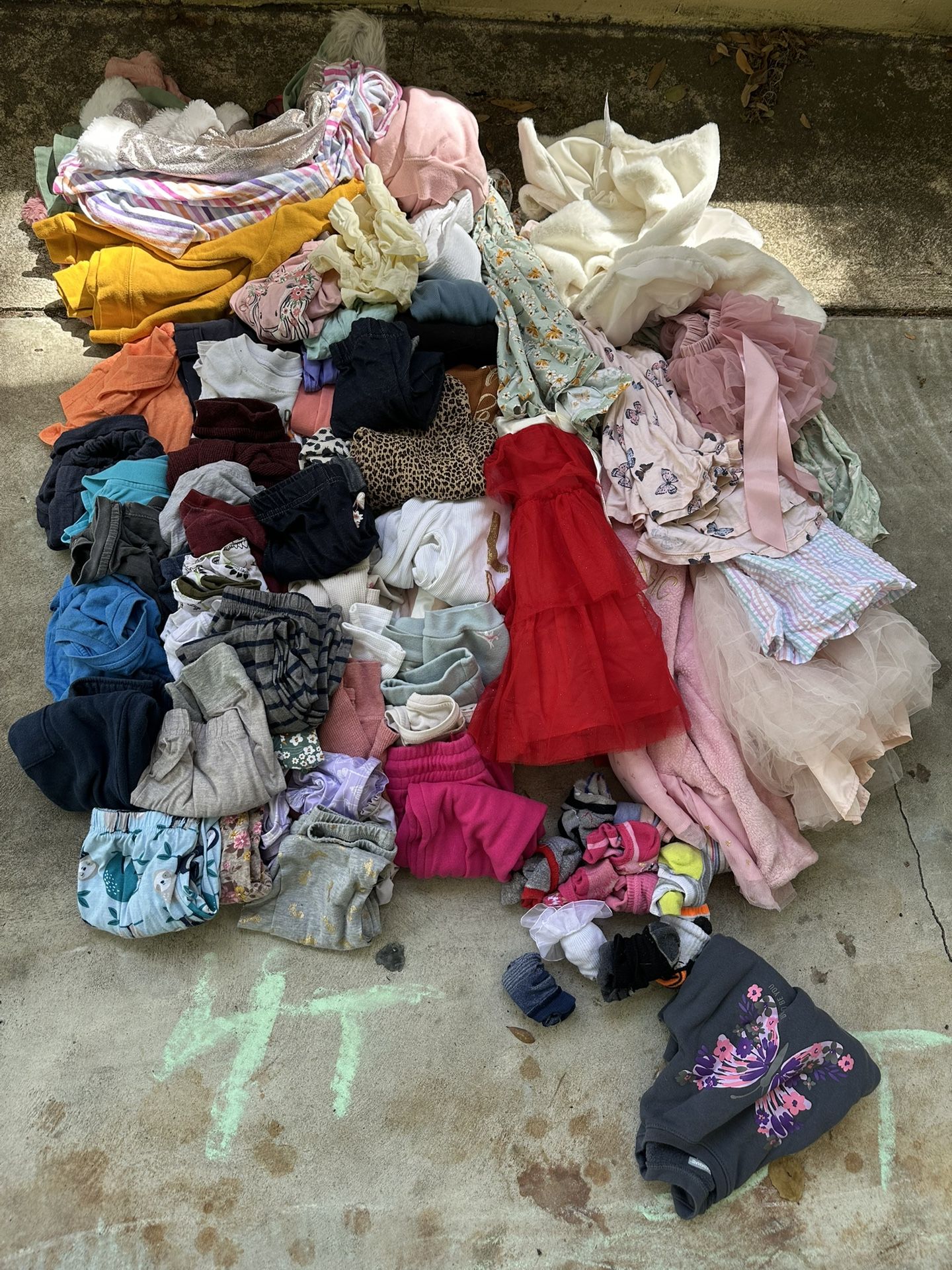 Kids Clothes 62 Pieces 4T Boys/girls Smoke Free Home
