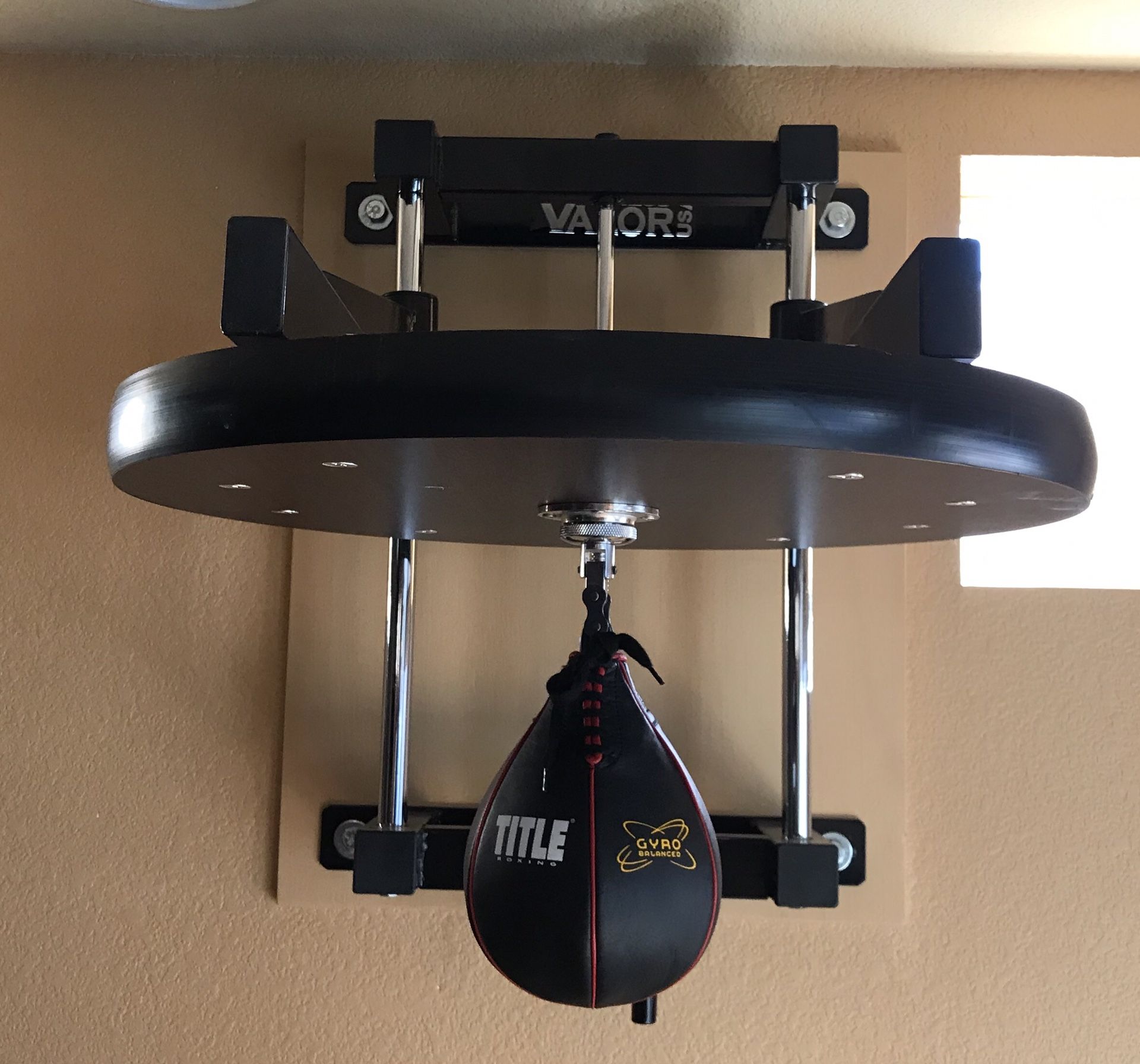 Valor Fitness CA-53 2-inch speed bag platform with bag