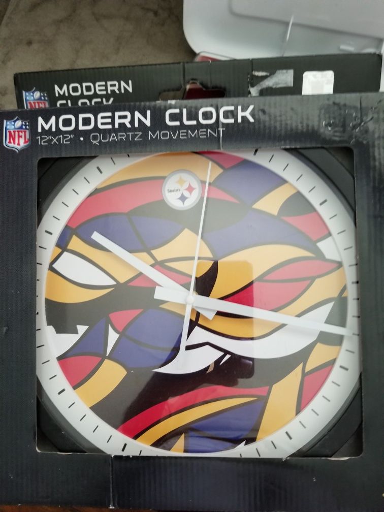 Pittsburg Steelers Clock