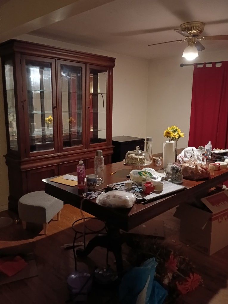 China Cabinet Table And Chairs