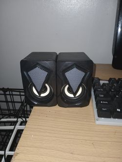 Light Up Key Board And Speakers 