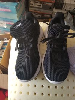 Men Adidas side 9.5