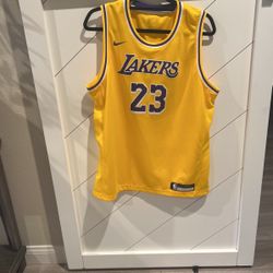 Youth XL LeBron James Jersey Nike