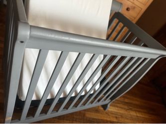 Crib + mattress