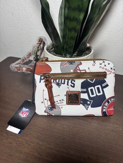 New Dooney & Bourke New England Patriots Wristlet Pouch