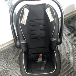 Graco Baby Car Seat With Base 