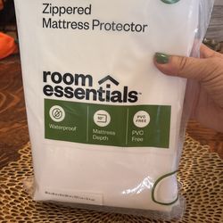 NIB Room Essentials Twin white XL mattress cover