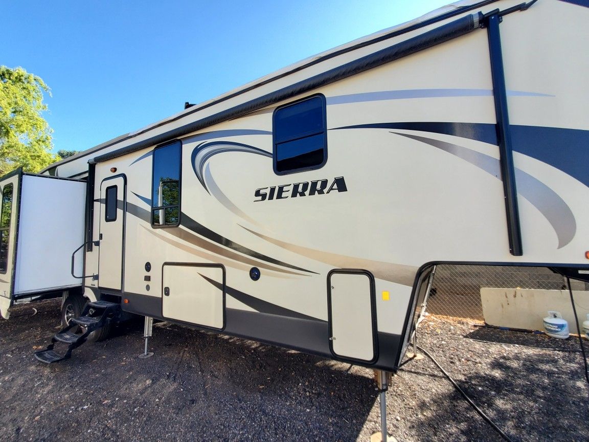 2017 Sierra 38ftt luxury 5th wheel 3 slides 3 sinks delivered/setup